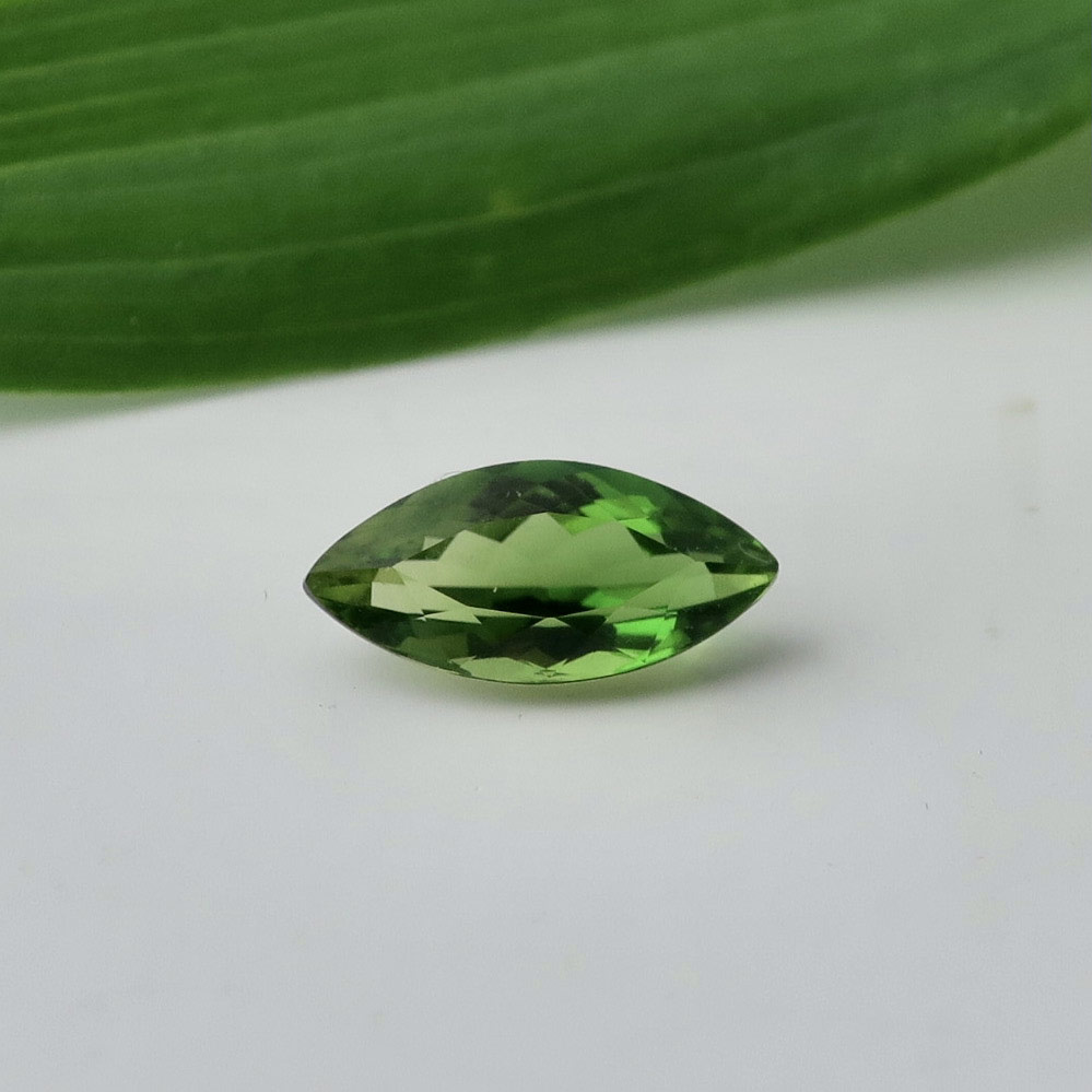 Bague de fiançailles Grenoble, pierre de mariage verte