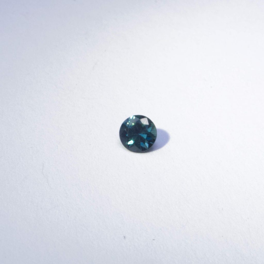 Bague de fiançailles Grenoble, pierre bleu saphir