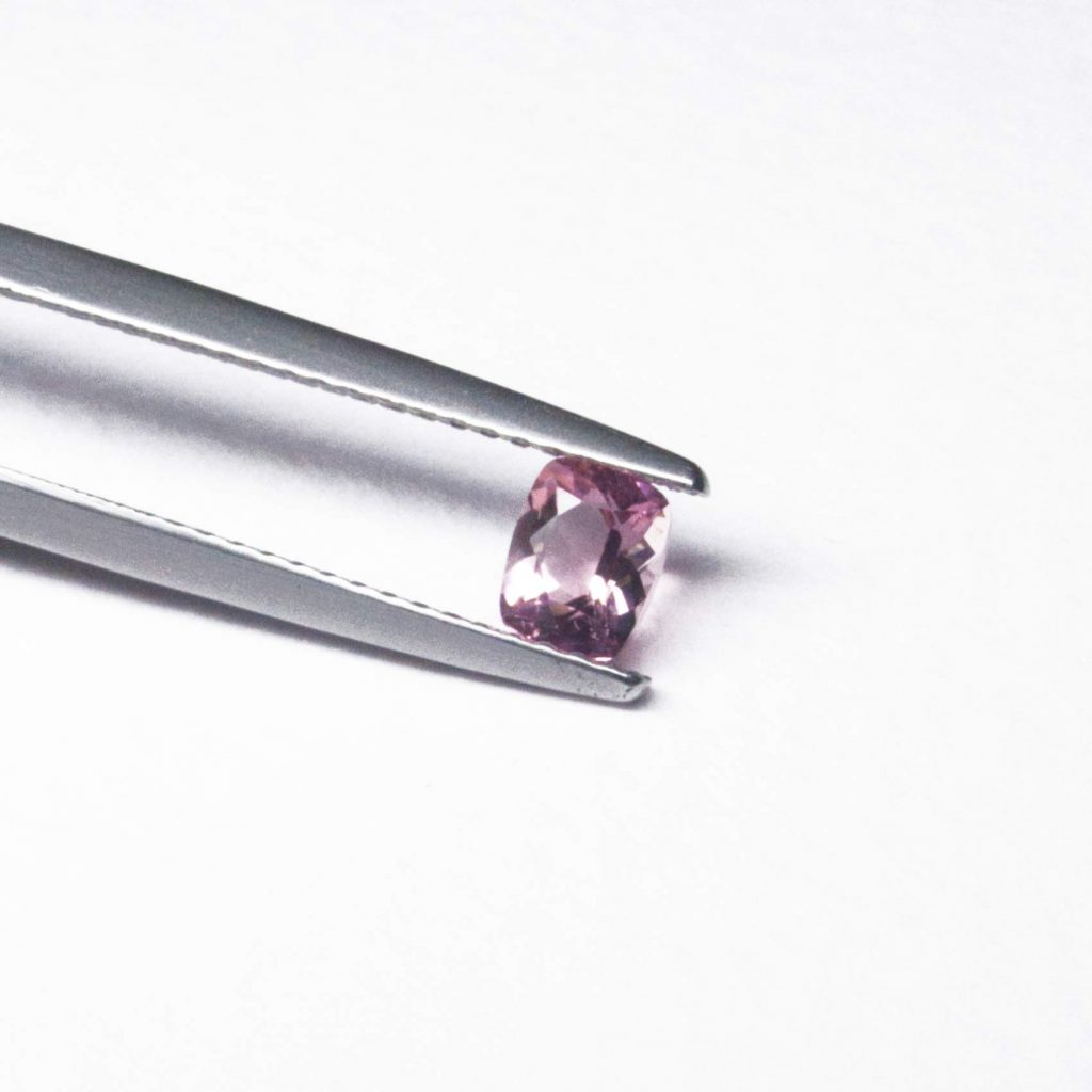 Bague de fiançailles Grenoble, pierre précieuse rose