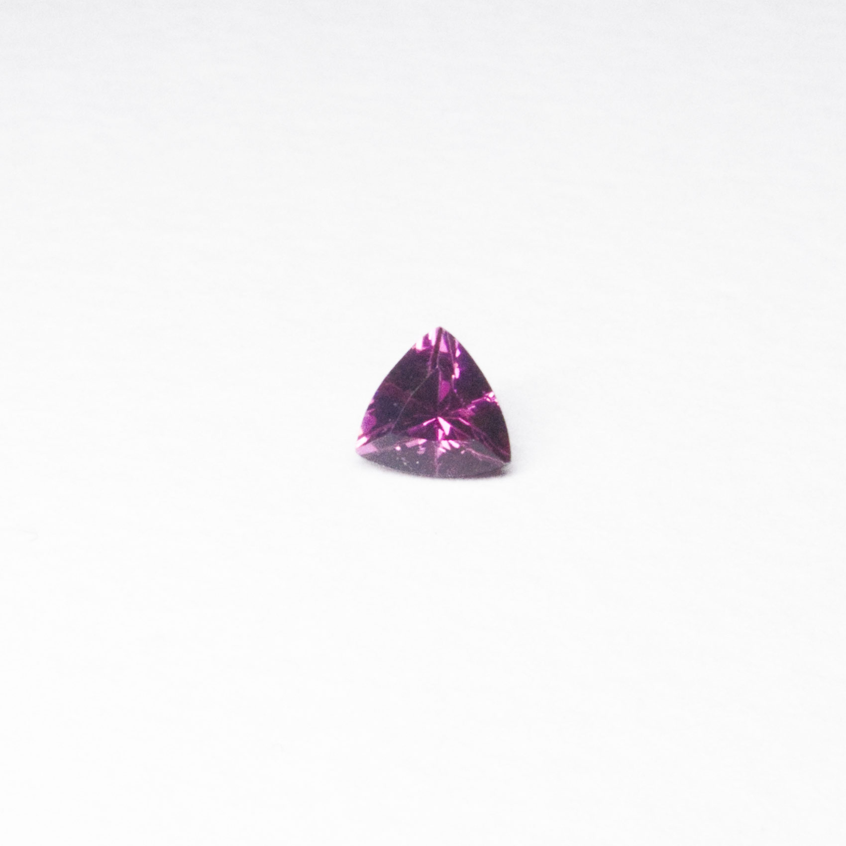 Bague de fiançailles Grenoble, grenat fuschia