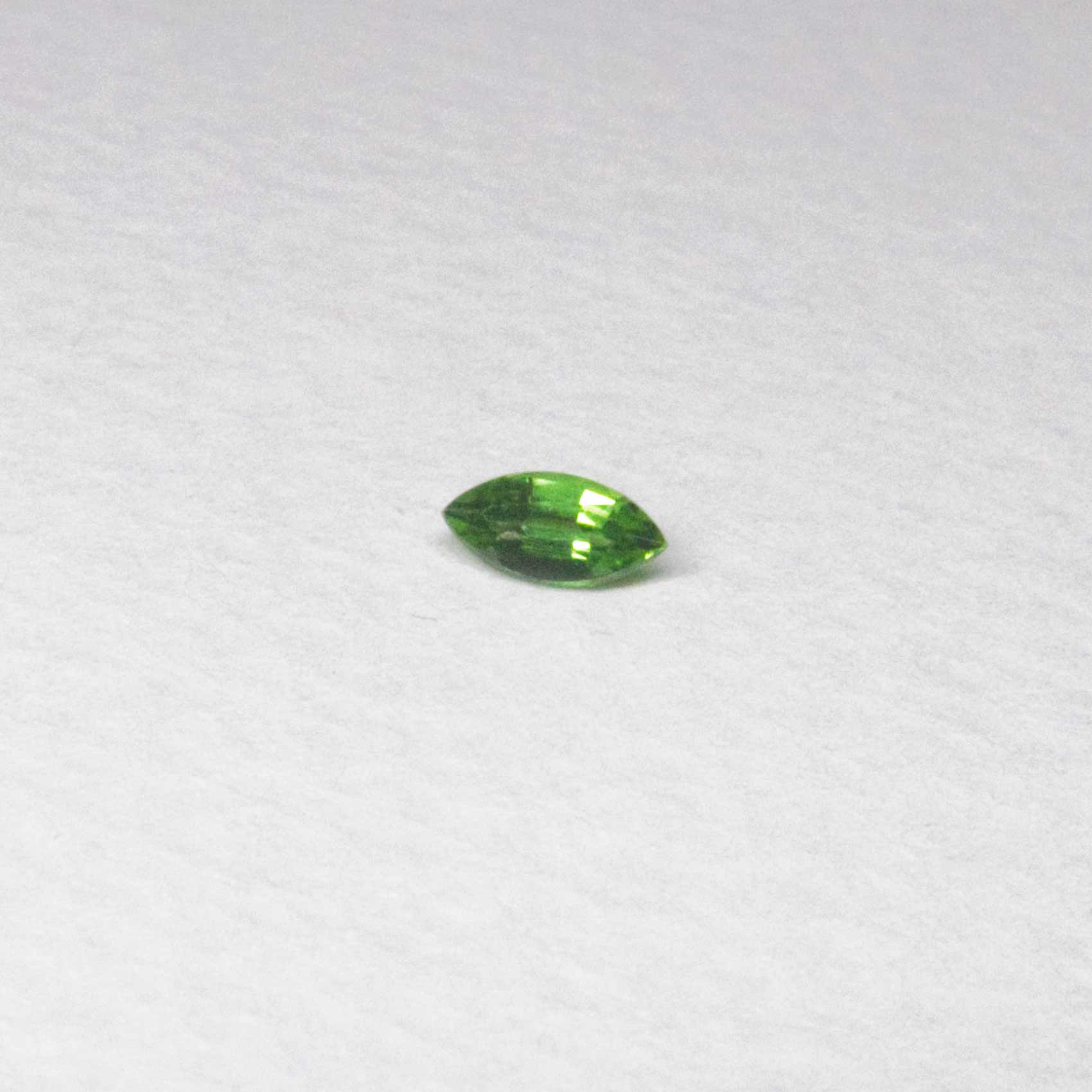 Bague de fiançailles Grenoble, pierre précieuse feuilles