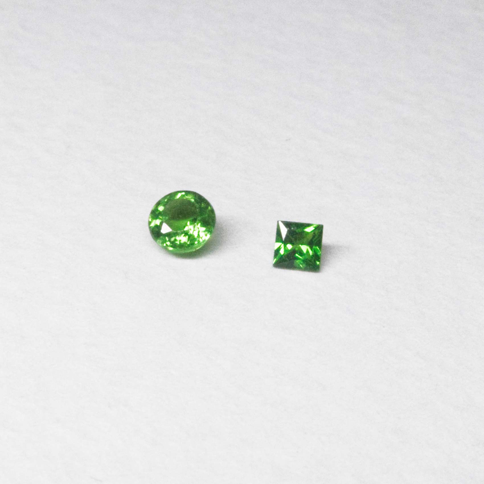 Bague de fiançailles Grenoble , pierre verte